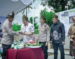 Kapolda Jatim Kunjungi Pulau Bawean Resmikan Pembangunan Mapolsek Tambak