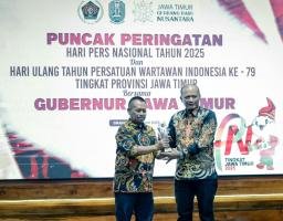 Kapolda Jatim Raih Penghargaan Prapanca Award di Puncak HPN 2025*