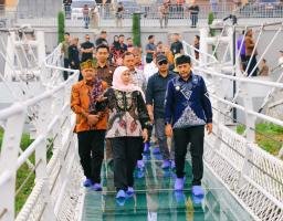 Gubernur Khofifah Optimis Jembatan Kaca Seruni Point Bromo Perkuat Magnet Pariwisata Jawa Timur