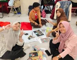 Peringatan Hardiknas, SMP Muhammadiyah 1 Surabaya Sukses Gelar Lomba Scrapbook