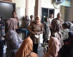 19 PKL di Sidoarjo Kena Denda Sidang Tipiring, Nekat Jualan di Trotoar