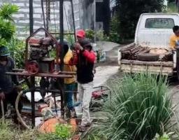 Hadapi Krisis Air, Warga Perumahan Pesona Suramadu Gotong Royong Bangun Sumur Bor