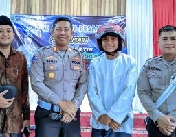 Police Goes to School dan Pesantren, Satlantas Polres Sampang Ajak Santri Tertib Berlalu Lintas
