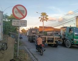 Jalan Kalianak Masih Jadi Jalur Angker :Truk Besar Langgar Jam Rawan Kasatlantas Dinilai Bungkam Dan Tidak berani Bertin