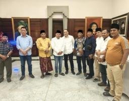 Audiensi Hangat di Rumah Dinas Wali Kota Surabaya: FSMI dan Pemkot Capai Kesepakatan Soal Penataan Parkir Toko Modern