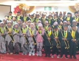 SD KHM NOER Surabaya Menyelenggarakan Pelepasan Peserta Anak Didik dan Penghargaan Tahfidz Juz 30