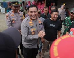 Sambut Hari Bhayangkara ke - 79 Polres Blitar Salurkan Bantuan Sosial Warga Kampung Baru