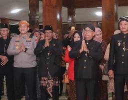 Sinergitas TNI Polri dan Forkopimda Blitar Gelar Brokohan di Harlah Pancasila