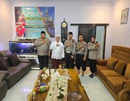 Kapolres Pasuruan Silaturahmi dan Distribusikan Hewan Qurban ke Ponpes dan Tokoh Agama