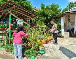 Bhabinkamtibmas Wilangan Dukung Ketahanan Pangan, Pantau Lahan Pekarangan Warga di Ngadipiro