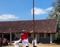 Peringatan HUT ke-80 RI di PP Shirothol Ilmiyah, Menanamkan Nasionalisme dalam Jiwa Santri