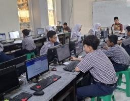 Monitoring dan Evaluasi ANBK SMP Muhammadiyah 1 Surabaya Berjalan Lancar