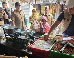 Satgas Pangan Polres Pasuruan Sidak Harga Beras di Pasar Tradisional, Pastikan Sesuai HET