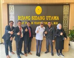 Cetak Advokat Yang Berintegritas, AdvoKAI Pusat Dan Jatim Hadir Dalam Pemgambilan Sumpah Advokat Baru