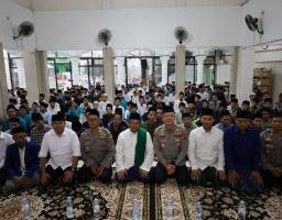 Peringati Hari Santri, Polres Tulungagung Salurkan Bantuan 15 ton Beras untuk 60 Pondok Pesantren