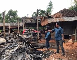 Rumah Warga Desa Tuwek Buter Kebakaran Tersebut Diduga Akibat Konsleting Listrik Pada Sabtu Malam Jam 23.30