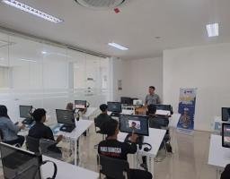 Polantas Menyapa, Bekali Tips Safety Riding Pemohon Sim Di Satpas Prototype Polres Malang