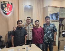 Thumbnail Kanit Reskrim Polsek Genteng Klarifikasi Isu Lepasnya Empat Pelaku Judi Online: “Mereka Tidak Terbukti” Kanit Reskrim Polsek Genteng Klarifikasi Isu Lepasnya Empat Pelaku Judi Online: “Mereka Tidak Terbukti”