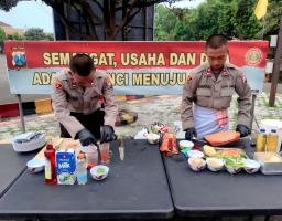Thumbnail Siswa Bakomsus Tata Boga SPN Polda Jatim Unjuk Keahlian Kuliner, Ka SPN: 'Ini Bagian Dukungan Ketahanan Pangan' Siswa Bakomsus Tata Boga SPN Polda Jatim Unjuk Keahlian Kuliner, Ka SPN: 'Ini Bagian Dukungan Ketahanan Pangan'