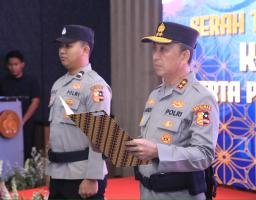Pimpin Sertijab dan Pengantar Purna Tugas, Kadivhumas Polri Tekankan untuk Selalu Berbuat yang Terbaik