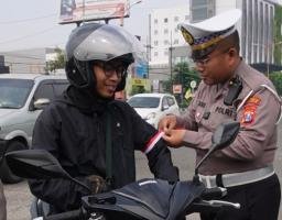 Polantas Ajak Pengendara Mengheningkan Cipta Sejenak Untuk Hormati Jasa Pahlawan