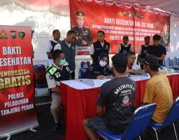 Polres Pelabuhan Tanjungperak Cek Kesehatan Gratis Pengemudi Angkutan Umum dan Ojol