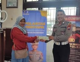 Polantas Menyapa Masyarakat Apresiasi pelayanan Samsat Sidoarjo Kota 