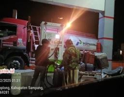 Dugaan Praktik "Main Mata" di SPBU Camplong: Jeriken Mengular, Operator Malah Tidur