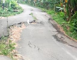 Jalan Vital Kec.Ulumoro'ö nyaris Putus Mohon bersabar Nias Barat lagi Efesiensi
