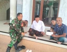 Bincang Santai Dengan Penuh Makna, Babinsa Kemlayan Komsos Dengan Takmir Masjid.