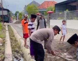 Warga Desa Tengket–Kapolsek Arosbaya Kolaborasi Perbaiki Jalan Rusak Secara Swadaya