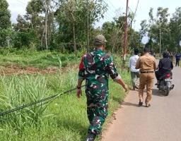 Kades Turun Langsung ke Lokasi, Kabel Menjuntai di Dlemer–Makam Agung Belum Juga Diperbaiki