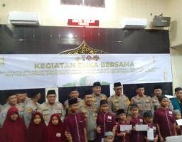 Gelar Buka Bersama Dengan Awak Media, Polres Tanjung Perak Santuni Anak Yatim