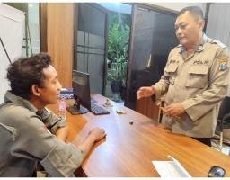 Humanis Personel Polsek Gubeng Pulihkan Trauma dan Antarkan Perantau Asal Medan