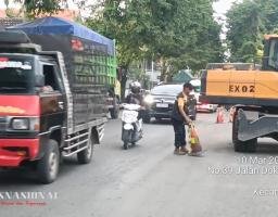 Proyek Galian "Kejar Tayang" di Bangil Diduga K3 Diabaikan, Nyawa Pekerja dan Pengendara Dipertaruhkan