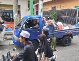 Jelang Buka Puasa, Jamaah JDD Sidodadi Bagi Ratusan Takjil Gratis