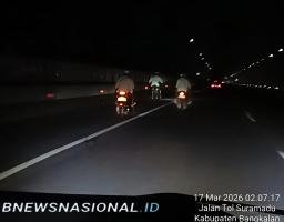 Aksi Nekat! Rombongan Pemotor Tanpa Helm Terobos Jalur Mobil Tol Suramadu