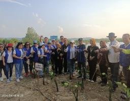 Camat Sepulu Apresiasi Penanaman Mangrove oleh Yayasan Harmoni Abadi Sejati di Desa Labuhan