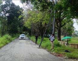 Diduga Abaikan Keselamatan Kerja, Penyambungan Kabel PT ERKA FIBER di Lapangan Jadi Sorotan