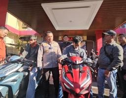 Polres Probolinggo Temukan dan Serahkan Motor yang Hilang, Korban Curanmor Tersenyum Riang