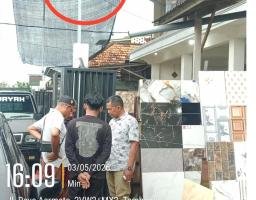 Camat Arosbaya Kawal Langsung Pemasangan CCTV di 5 Desa, Meski Hari Libur