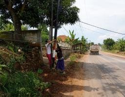 Kabel Menjuntai di Jalur Plakaran–Karang Duwak, Telkom Dituding Tutup Mata Meski Sudah Disurati Resmi