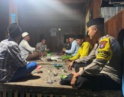 Pererat Silaturahmi, Bhabinkamtibmas Polsek Omben Rutin Sambang Diagolis 