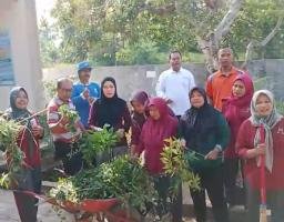 Hijaukan Lingkungan Kerja, Kecamatan Arosbaya Gelar Aksi Bersih-Bersih di Hari Lingkungan Hidup Sedunia