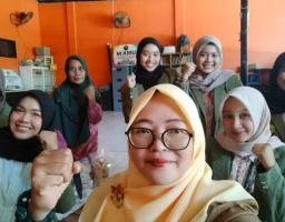 Mahasiswa UPN Veteran Jawa Timur Lakukan Observasi di UMKM Gading, Disambut Hangat Pelaku Usaha dan Lurah Rungkut Kidul