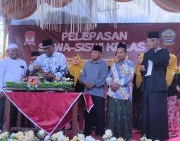 Pelepasan Siswa Kelas VI UPTD SDN Tambegan Usung Tema “Back to Nature Madura
