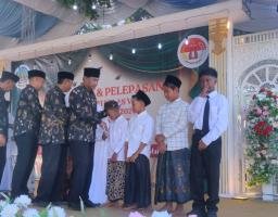 SDN Plakaran Gelar Pelepasan Siswa dan Santunan Anak Yatim, Kelulusan Capai 100 Persen