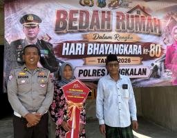 Polres Bangkalan Gelar Aksi Kemanusiaan Bedah Rumah Ibu Saadah Sambut Hari Bhayangkara ke-80