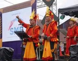 Bupati Nias Selatan Buka Maniamolo Fest 2026, Terima Penghargaan Kharisma Event Nusantara