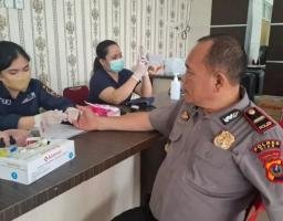 Personel Polsek Lolofitu Moi Ikuti Bakti Kesehatan HUT Bhayangkara ke-80